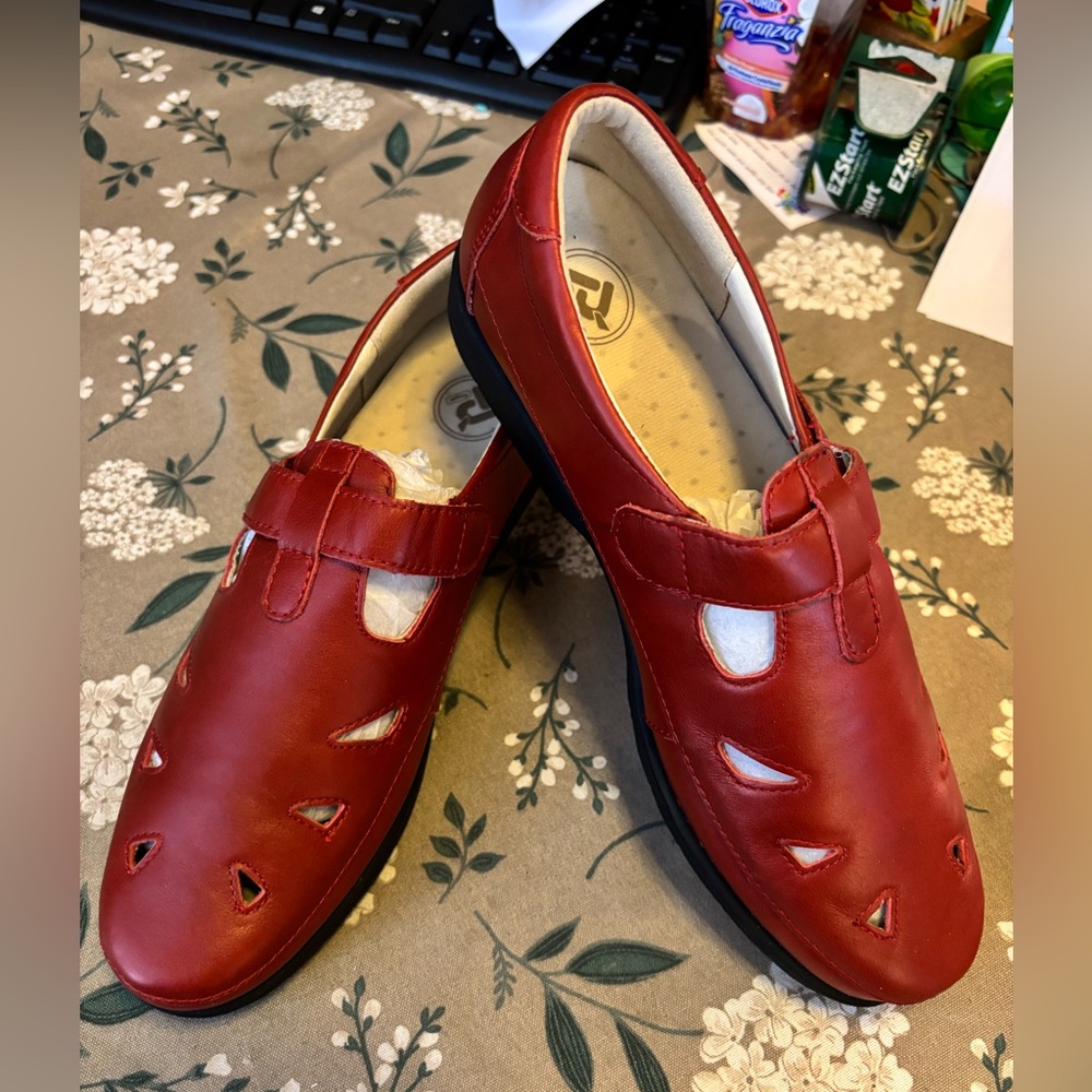 Propet Red Leather Slip on Flats. Size 10 Medium. New.